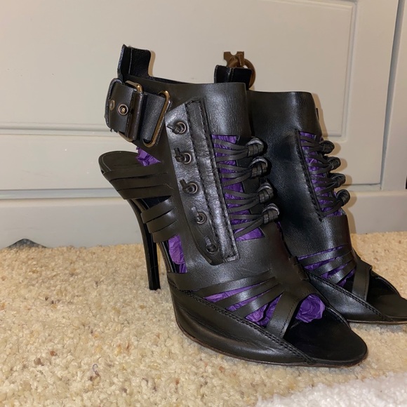 Authentic Givenchy Heels - Picture 4 of 15